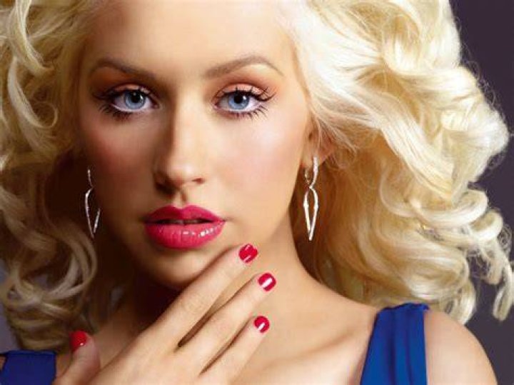 1600x1200 Christina Aguilera close up wallpaper 1600x1200 Resolution