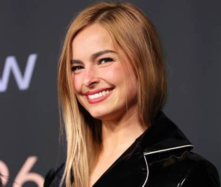 Addison Rae Just Wore This 'Dump Him' Tee on Instagram UsWeekly