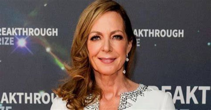 Allison Janney Bio, Net Worth, Personal Details, Affairs, Husband