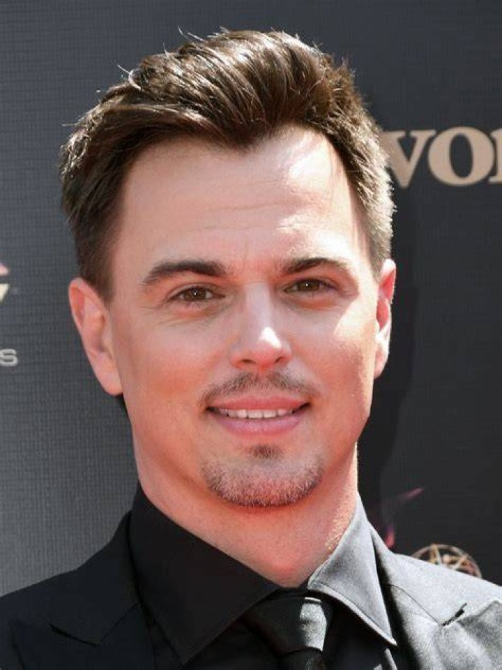 Darin Brooks. Darin was born on May 27, 1984 in Honolulu, Hawaii. He is