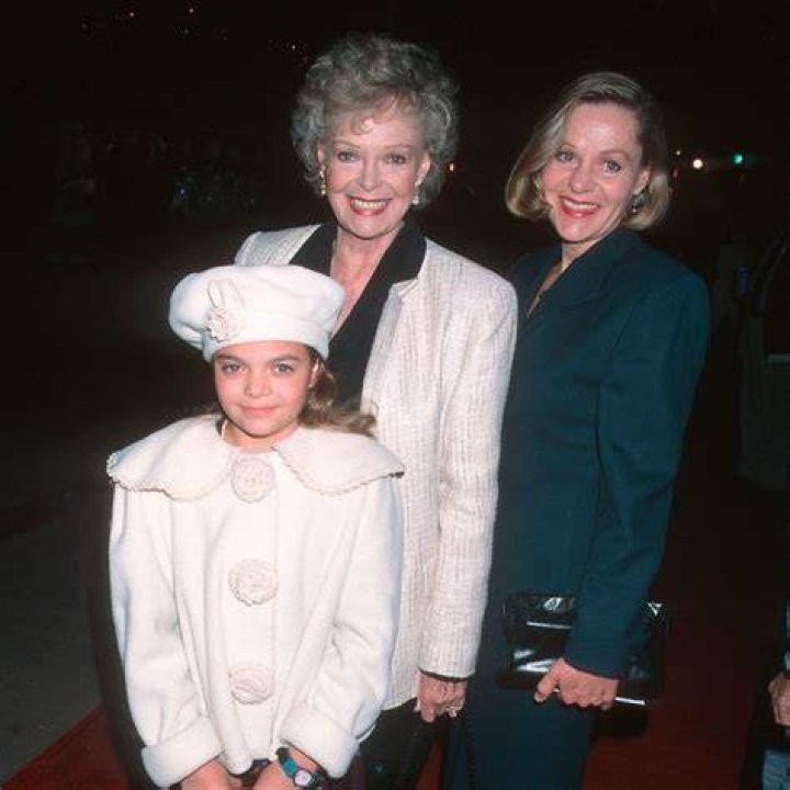 Did June Lockhart pass away? Is June Lockhart related to Gene Lockhart? Is Anne Lockhart June Lockhart’s daughter?