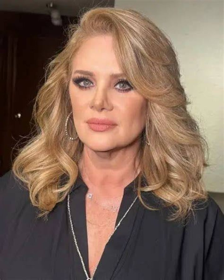 Erika Buenfil Bio, Wiki, Age, Height, Husband, Son, TV Shows, Net Worth