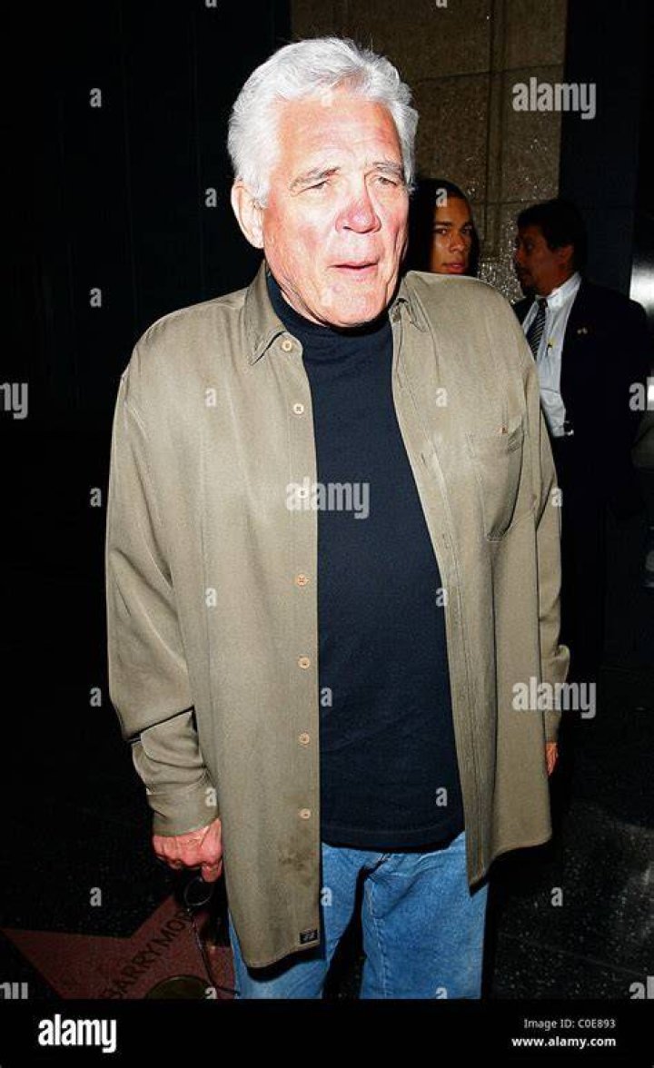G.W. Bailey leaving Katsuya Restaurant 8 Pictures