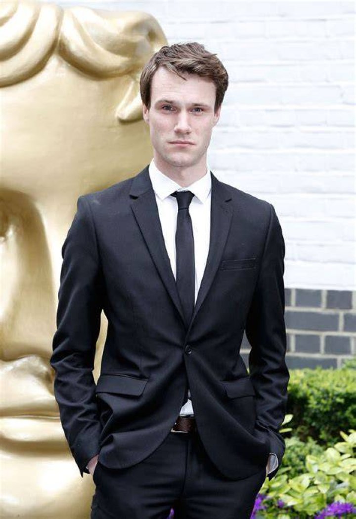 Hugh Skinner Image 141025 TVmaze