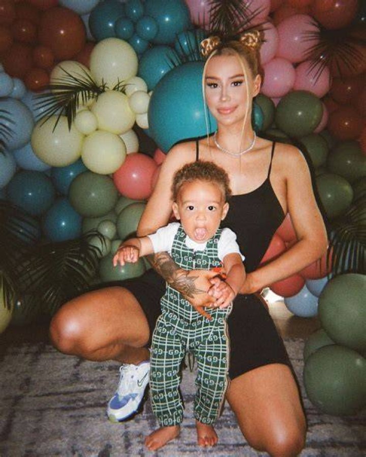 Iggy Azalea seemingly calls out Playboi Carti for being an absent