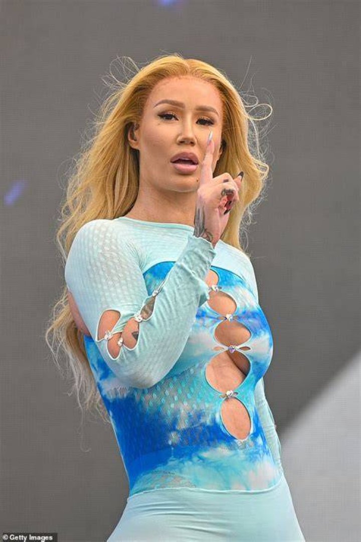 Iggy Azalea sends a message to 'all the single parents this Christmas