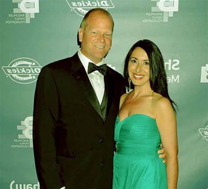 Is Mike Holmes Married?