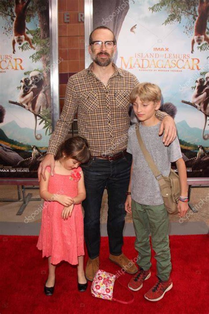 Jason Lee and children Stock Editorial Photo &copy; s_bukley 52055015