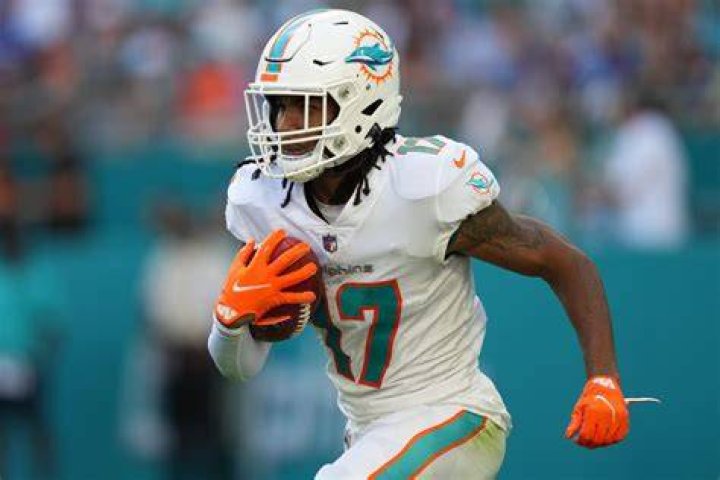 Jaylen Waddle hopeful of learning from Tyreek Hill 'I'm going to soak