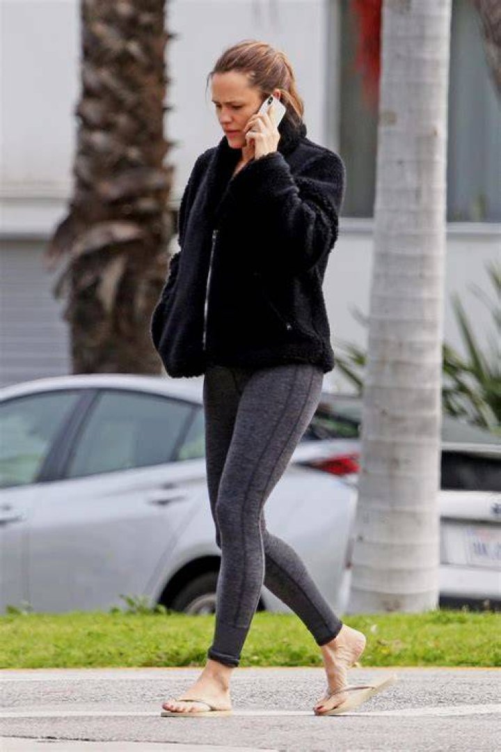 Jennifer Garner Feet, Shoe Size and Shoe Collection Networth Height