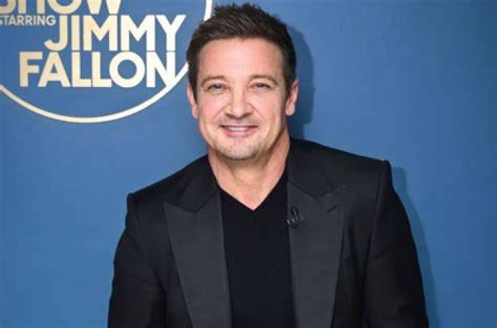 Jeremy Renner weight, height and age. We know it all!