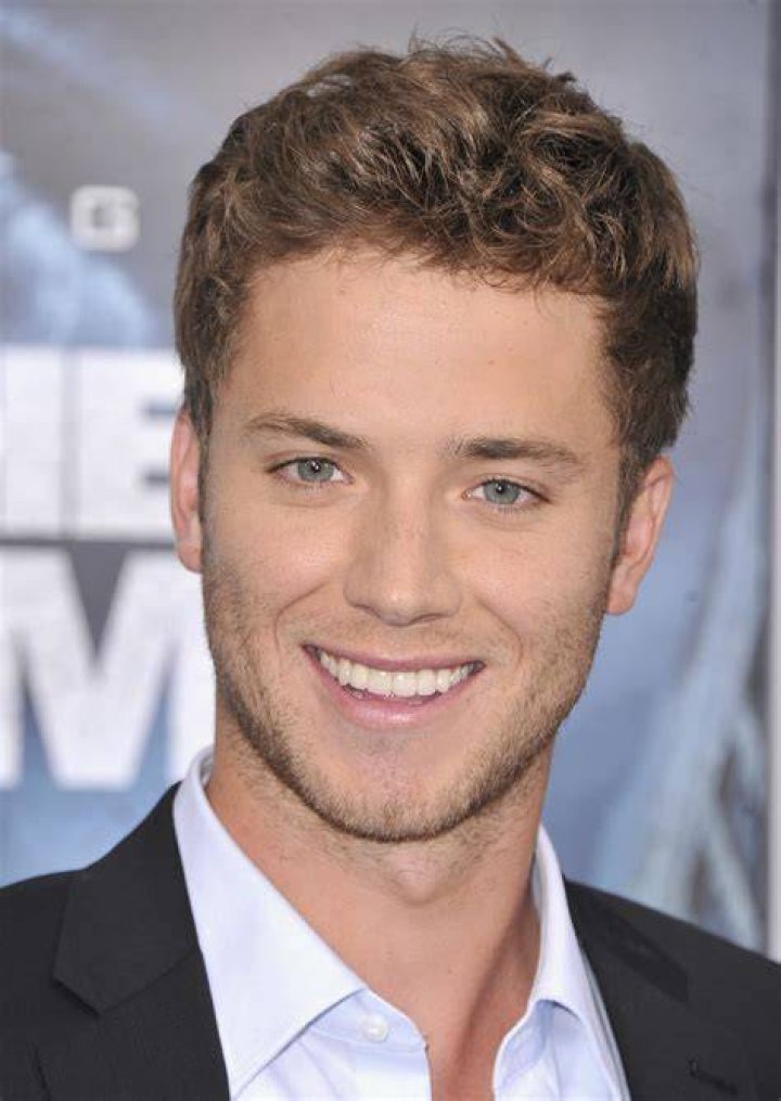 Jeremy Sumpter's Wife Elizabeth Sumpter Is Corporate Flight Attendant