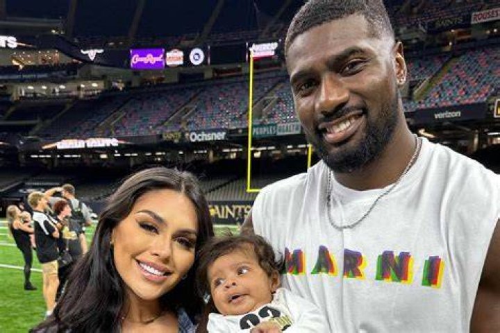 Juwan Johnson and Wife Chanen are Expecting First Baby Photos