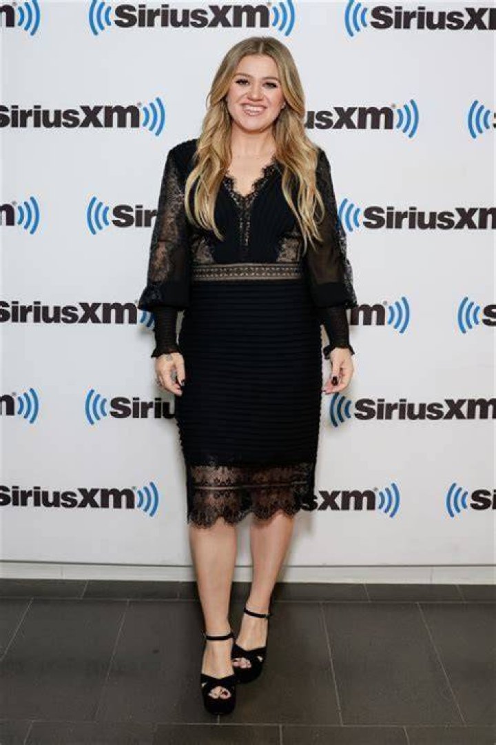 Kelly Clarkson Height, Age & Measurements – How tall is Kelly Clarkson?
