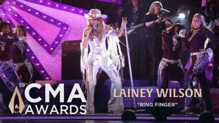 Lainey Wilson Takes A Trip To 'Redneck Hollywood' In New EP Sounds Like