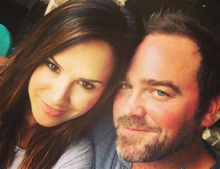 Lee Brice and Sara Reeveley's Love Story Is Straight Out of a