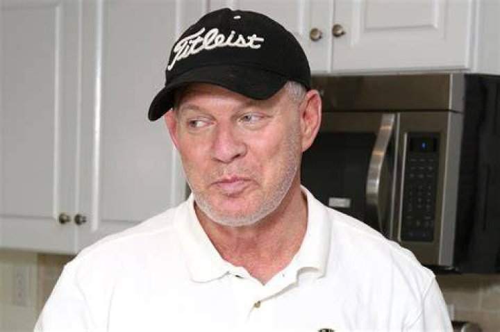 Lenny Dykstra tells neighbors to &lsquo;go fk themselves&rsquo; after finally moving