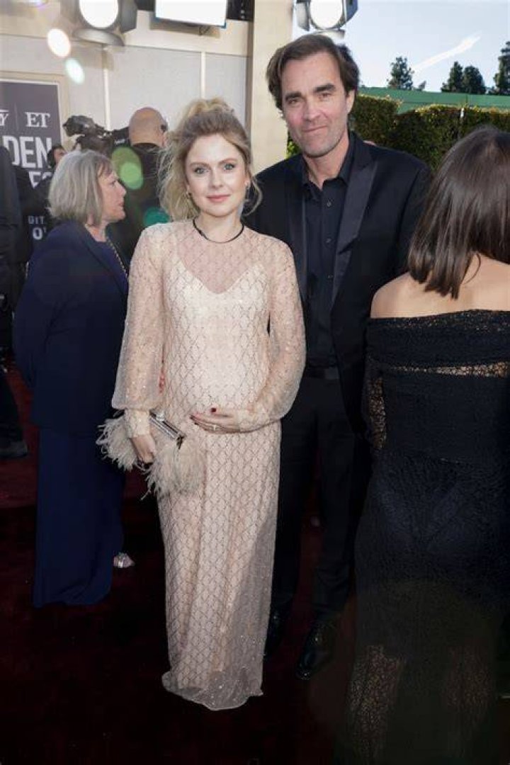 &lsquo;Ghosts&rsquo; Star Rose McIver Dating Rose Byrne&rsquo;s Handsome Brother, Photog