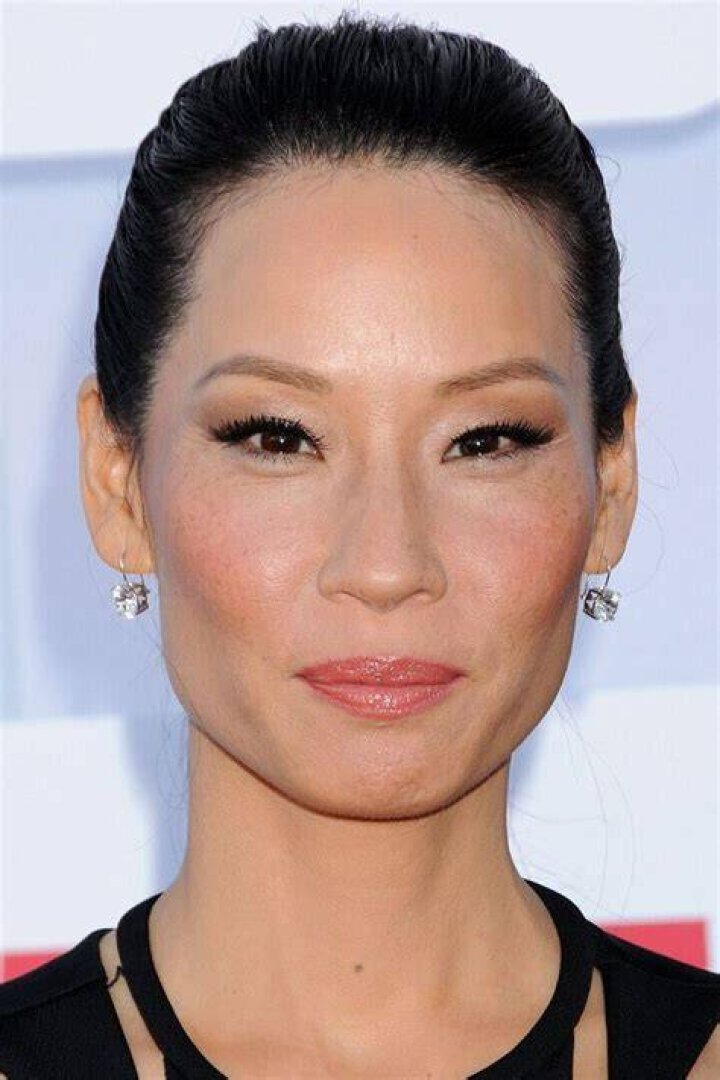 Lucy Liu 17 Celebrities Who Will Make You Love Your Freckles Even