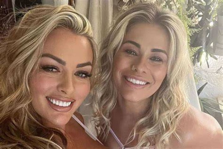 Mandy Rose and Paige VanZant a lingerie tag team Marca