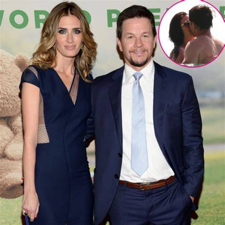 Mark Wahlberg and Rhea Durham flaunt fit physiques and pack on the PDA
