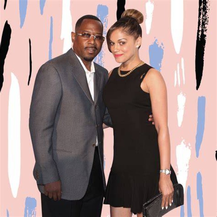 Martin Lawrence Showers His Fianc&eacute;e Roberta With Compliments For Her