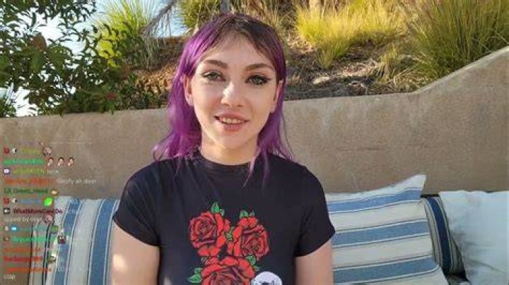 Minx shows what 50 gifted subs gets you r/LivestreamFail