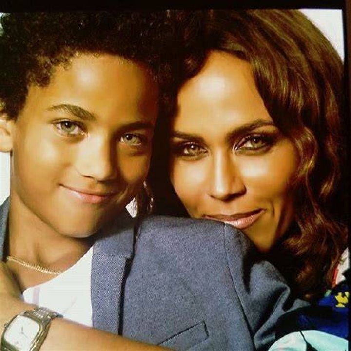 NICOLE ARI PARKER PENS SWEET POEM TO HER SON Black Celebrity Kids