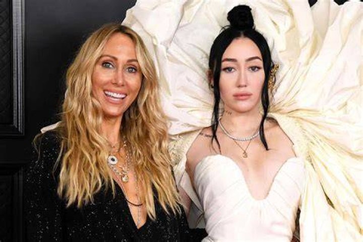 Noah Cyrus and her new boyfriend had a smoothie and some watermelon in