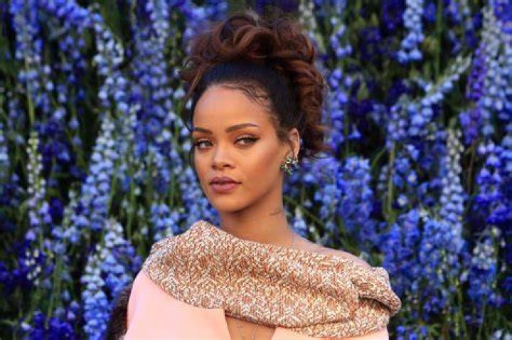 Rihanna sells fewer than 1,000 copies of her new album Kings of A&R