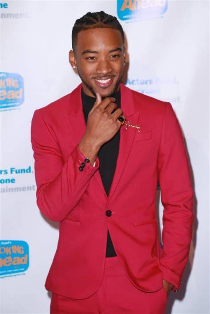 Sexy Algee Smith Pictures POPSUGAR Celebrity Photo 18