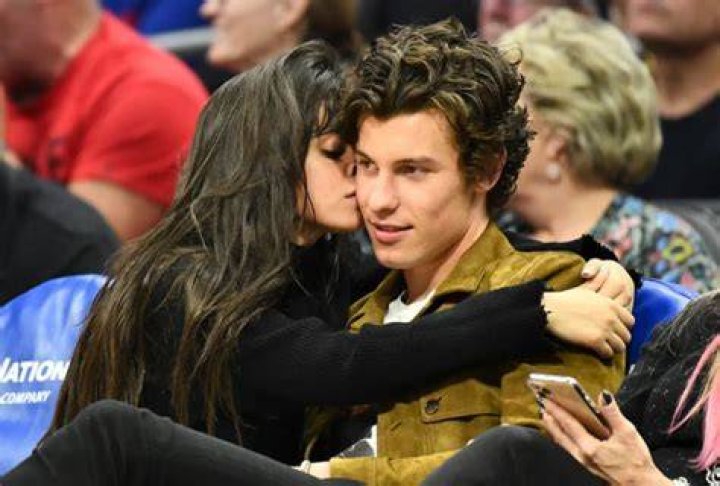 Shawn Mendes Age, Girlfriend, Biography, Net worth, Family & Facts