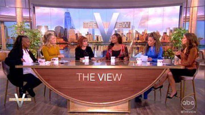 The View's Sara Haines admits she offers her husband of sex if he puts