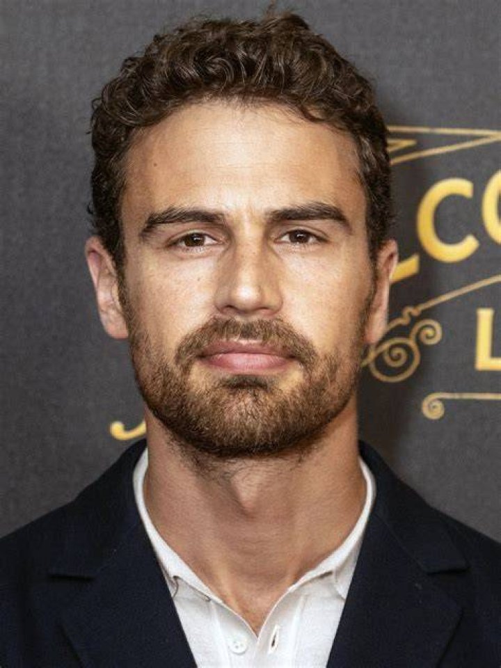 Theo James height, weight, age. Body measurements.