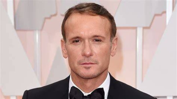 Tim McGraw Makeover using Plastic Surgery?