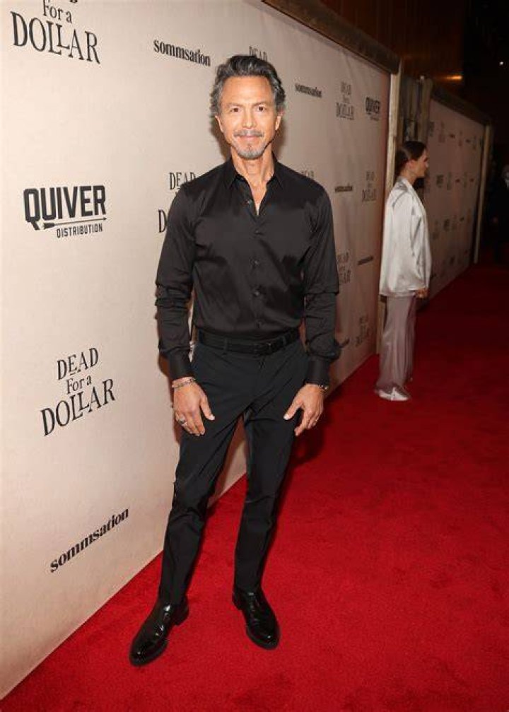 Unveiling The Height Of Benjamin Bratt: Uncovering New Insights