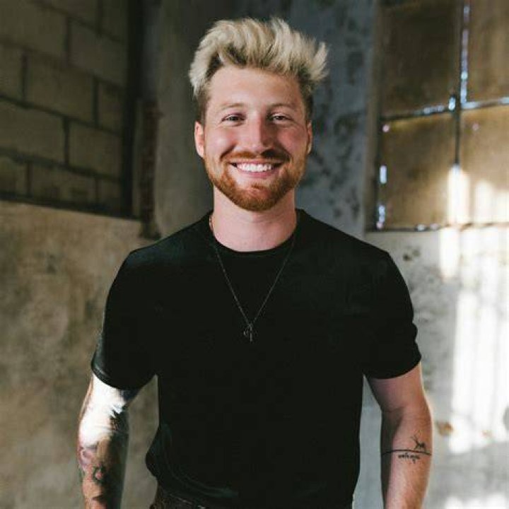 Vlogger Scotty Sire Releases 'MOOD SWINGS'