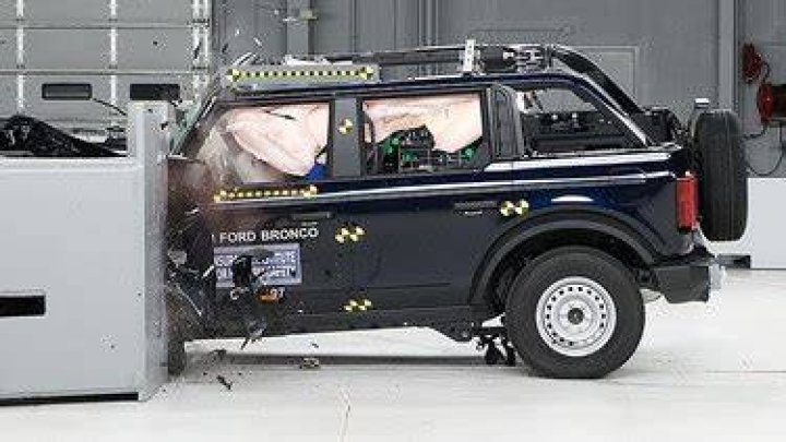 Watch Video contrasts Ford Bronco, Jeep Wrangler crash tests Driving