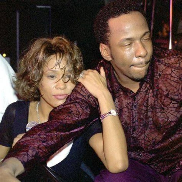 Whitney & Bobby cronolog&iacute;a del matrimonio m&aacute;s explosivo de la historia