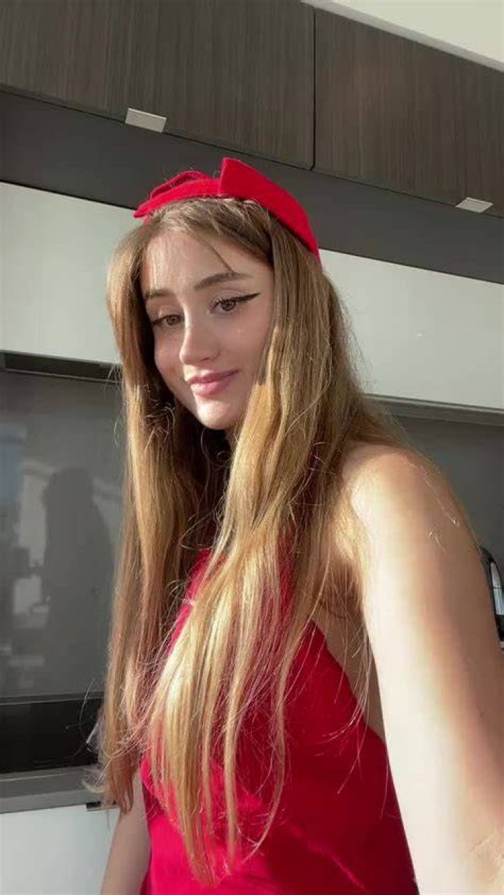 Who Is Bronwin Aurora TikTok Star Whose Sketch Video Went Viral, Age